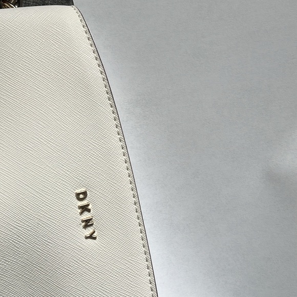 DKNY cream colored leather handbag purse - Picture 4 of 4